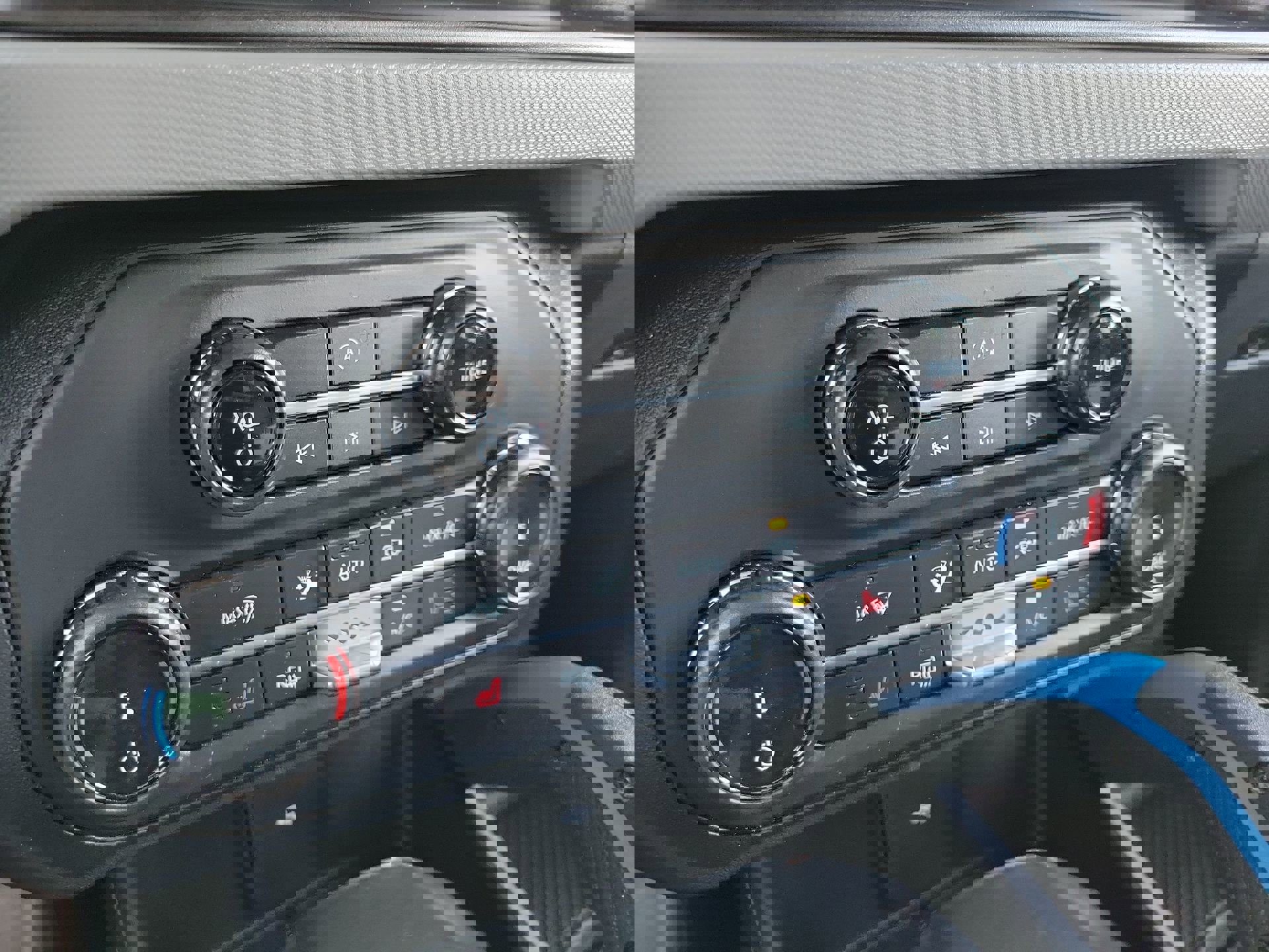 Used 2022 Ford Bronco Black Diamond image 26