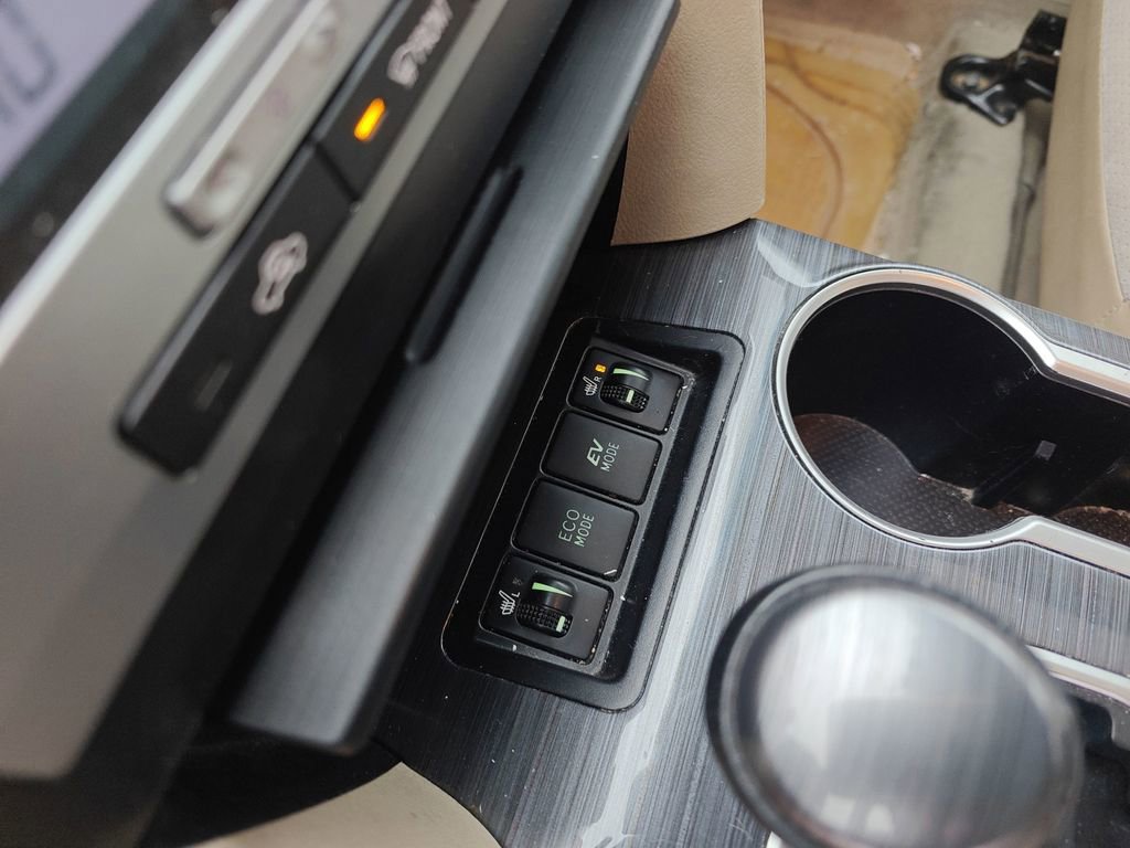 Used 2014 Toyota Camry XLE w/ Leather Package image 9