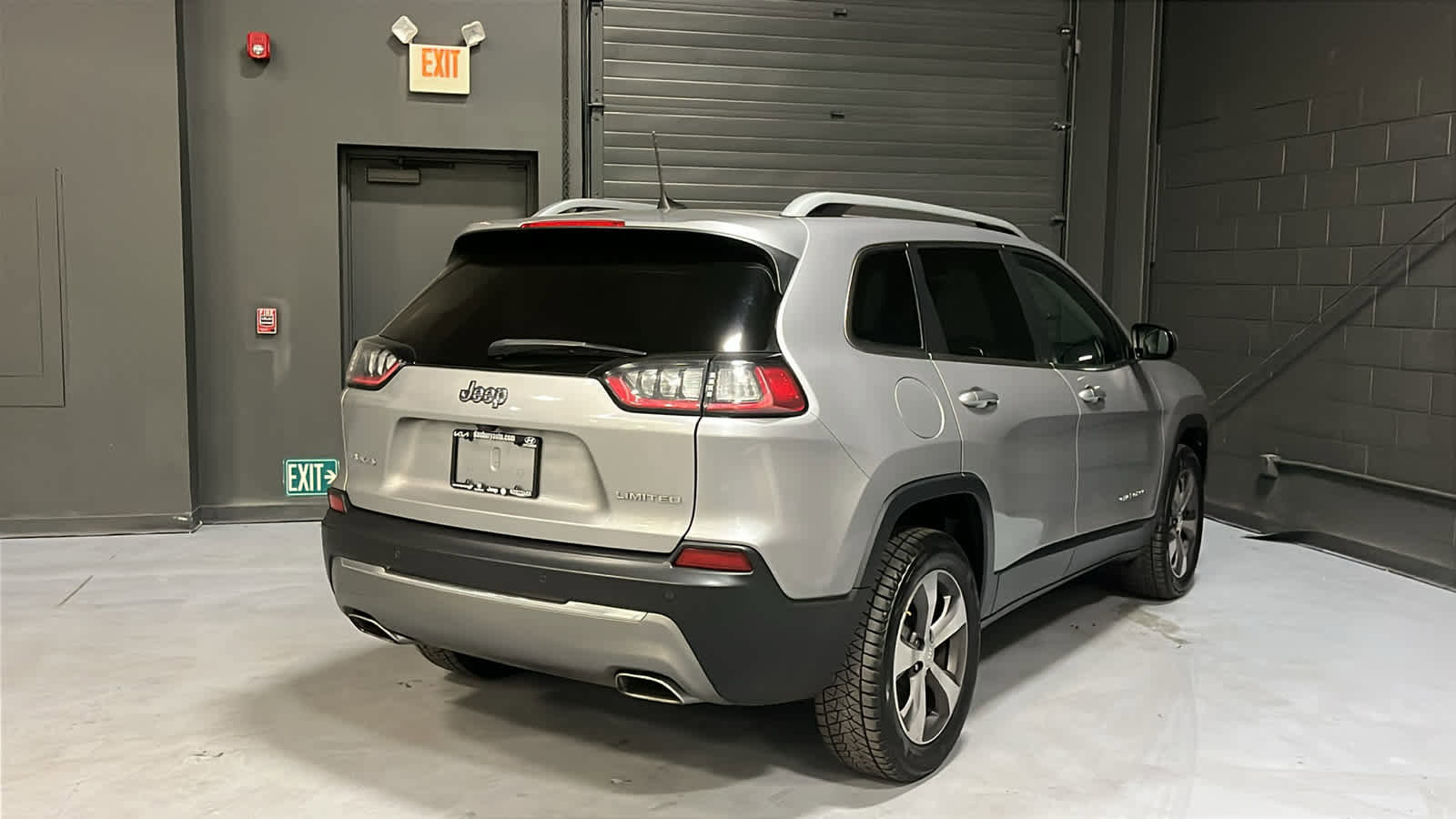 Used 2020 Jeep Cherokee Limited AWD/4WD image 4