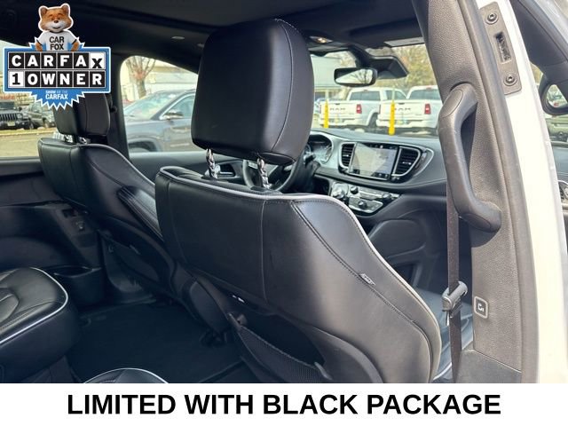 Used 2025 Chrysler Pacifica Limited image 26