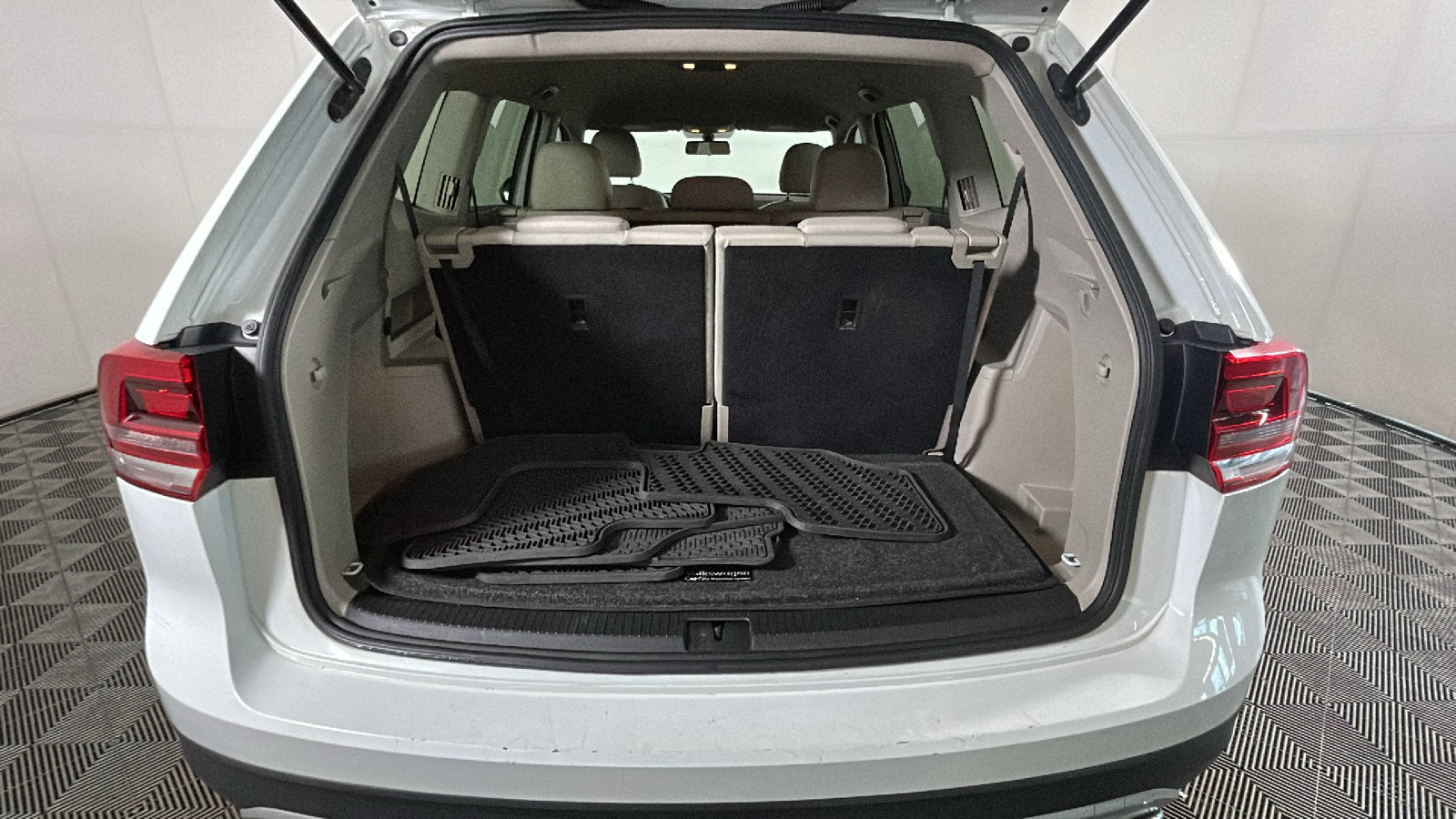 Used 2018 Volkswagen Atlas SE AWD/4WD image 33