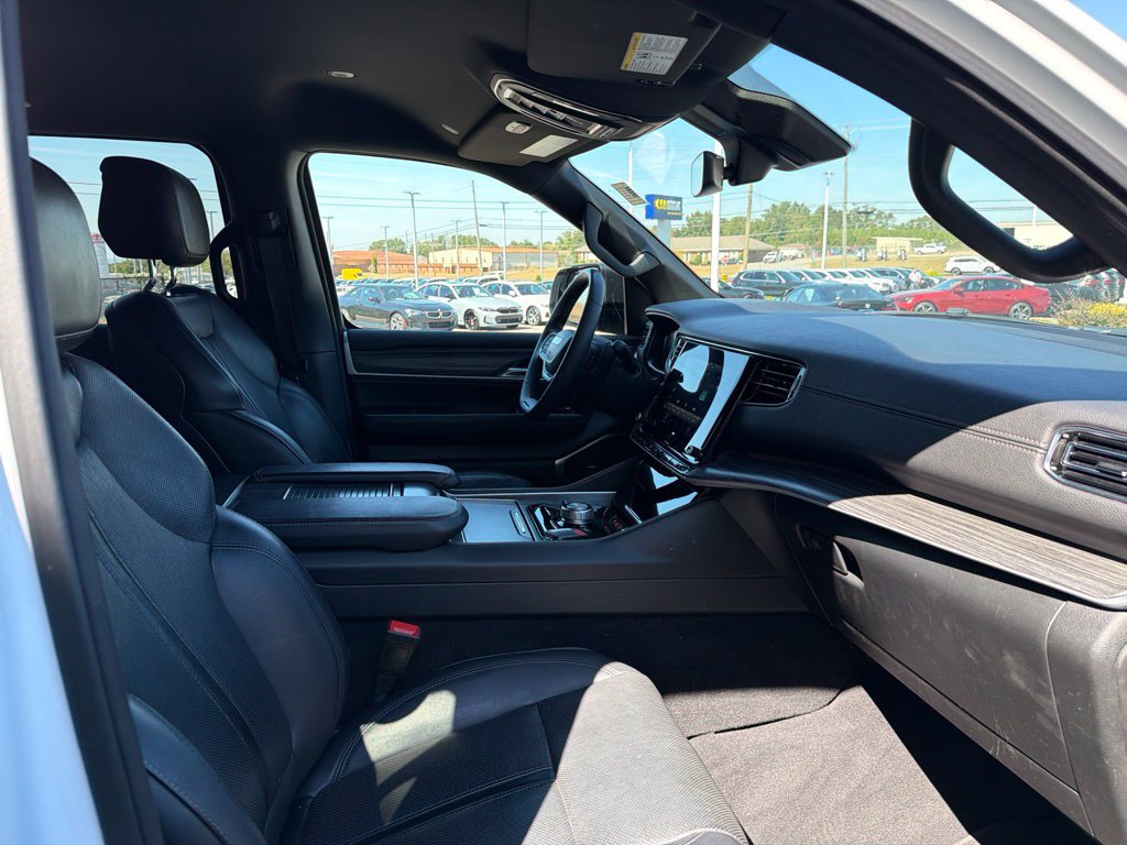 Used 2024 Jeep Wagoneer Series II w/ Flexible Seating Group AWD/4WD image 26