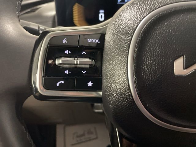 Used 2025 Kia Carnival image 20