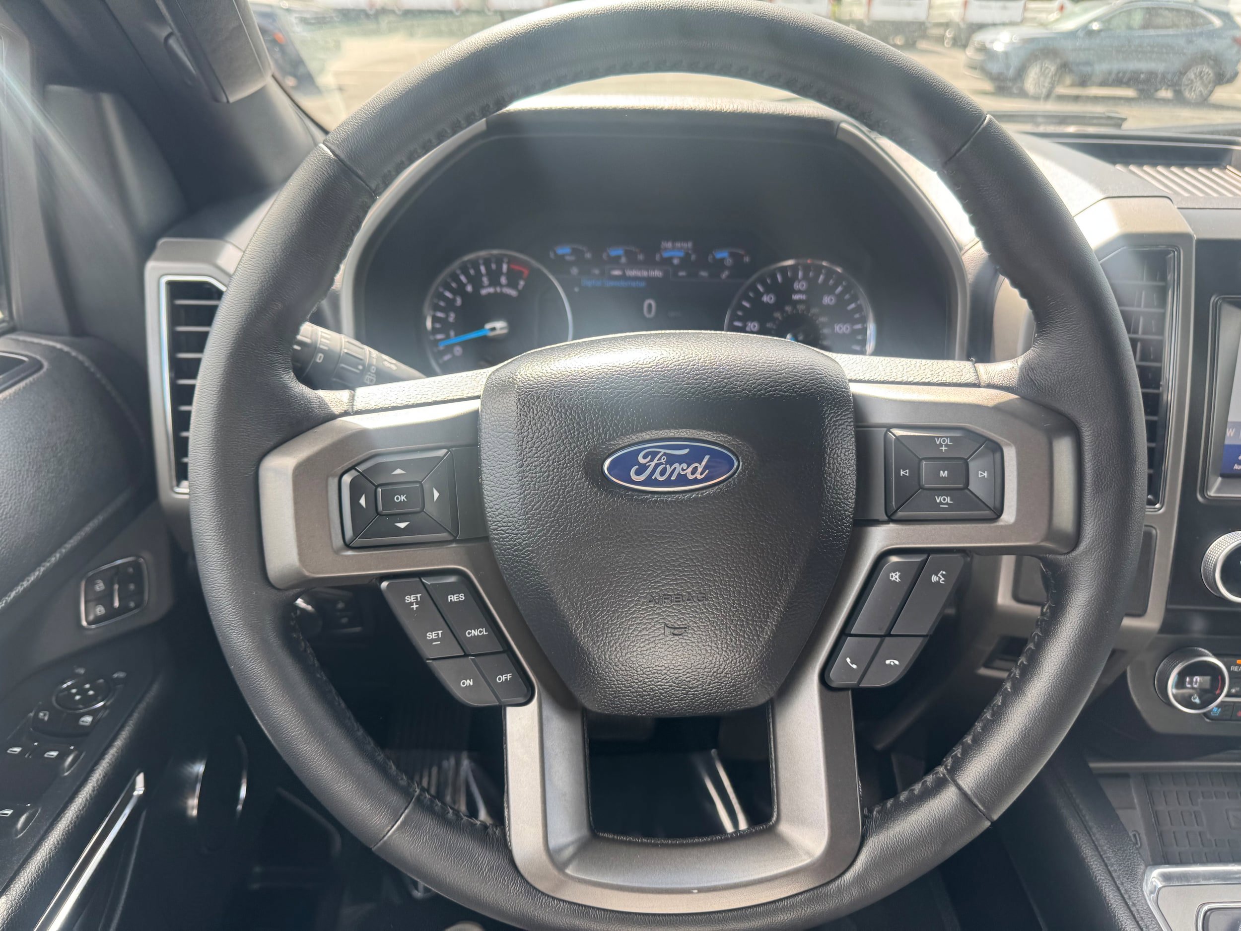 Used 2020 Ford Expedition XLT w/ Equipment Group 202A AWD/4WD image 14