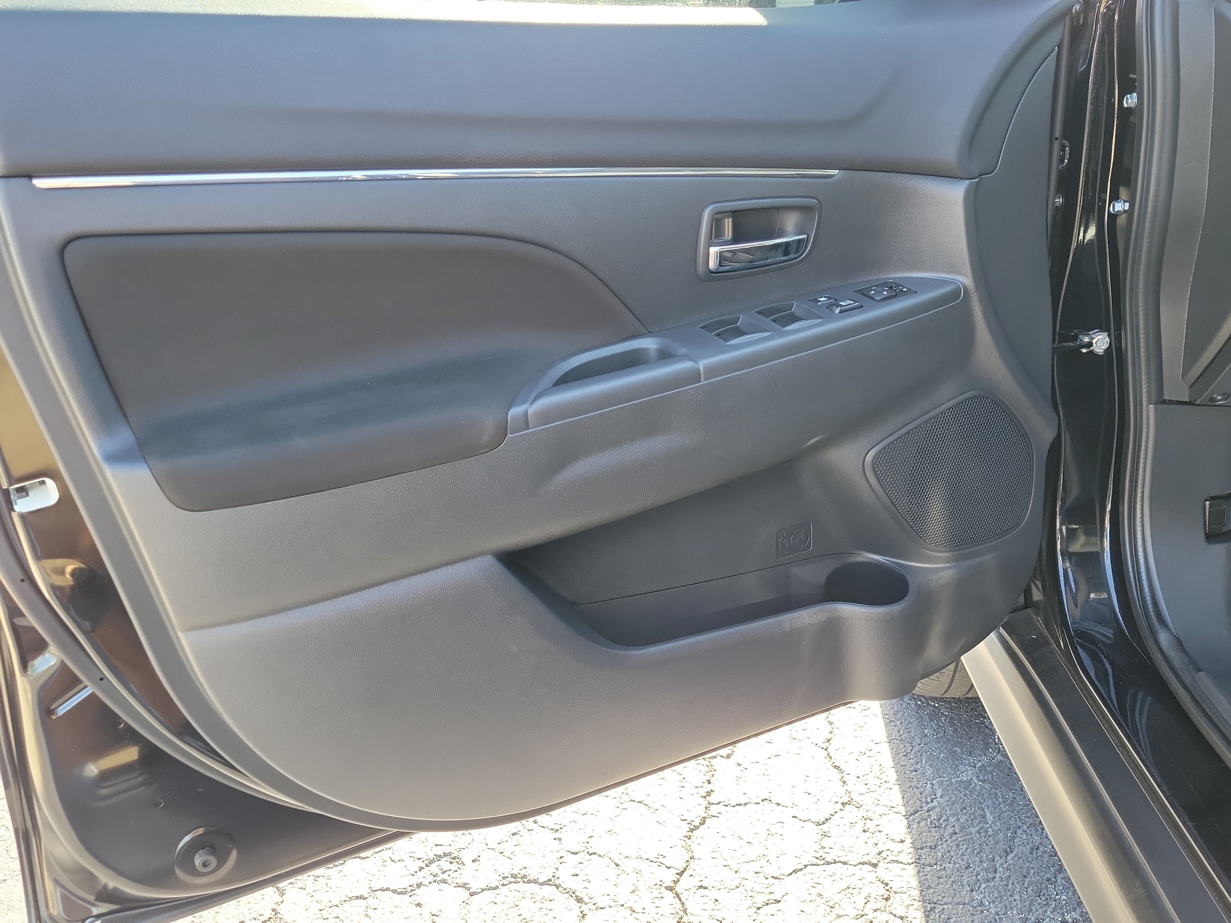 Used 2023 Mitsubishi Outlander Sport ES AWD/4WD image 16