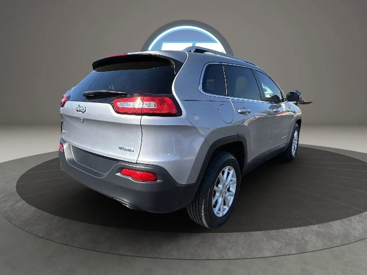 Used 2015 Jeep Cherokee Latitude w/ Cold Weather Group AWD/4WD image 3