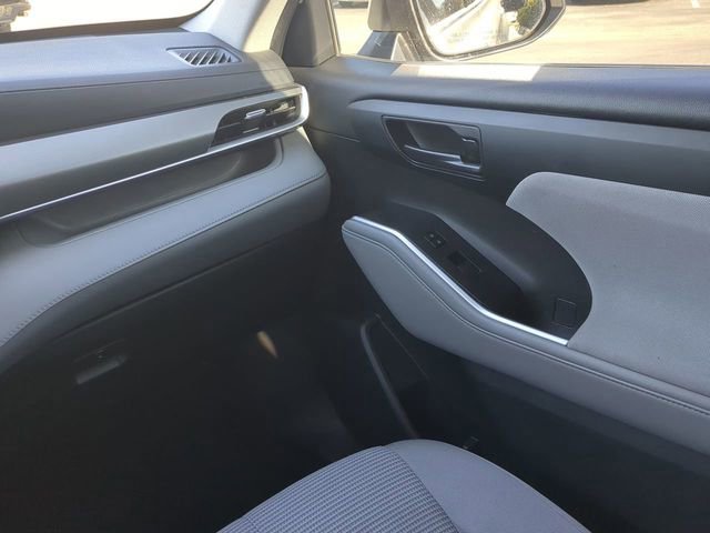 Used 2021 Toyota Highlander L image 20