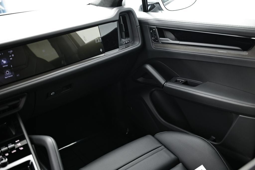 New 2026 Porsche Cayenne GTS AWD/4WD image 30