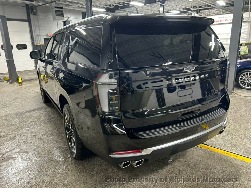 Used 2025 Chevrolet Suburban High Country image 5