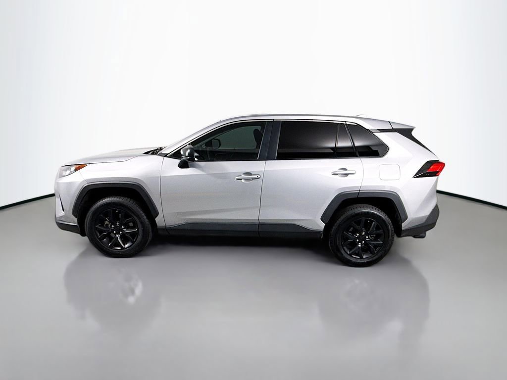Used 2022 Toyota RAV4 LE FWD image 8
