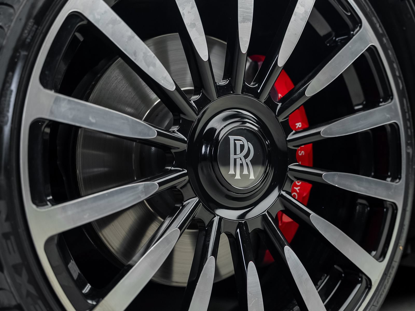 Used 2018 Rolls-Royce Dawn RWD image 24