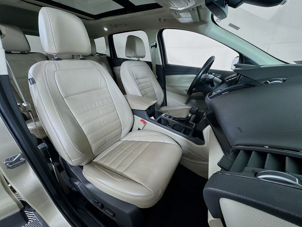 Used 2017 Ford Escape Titanium image 29