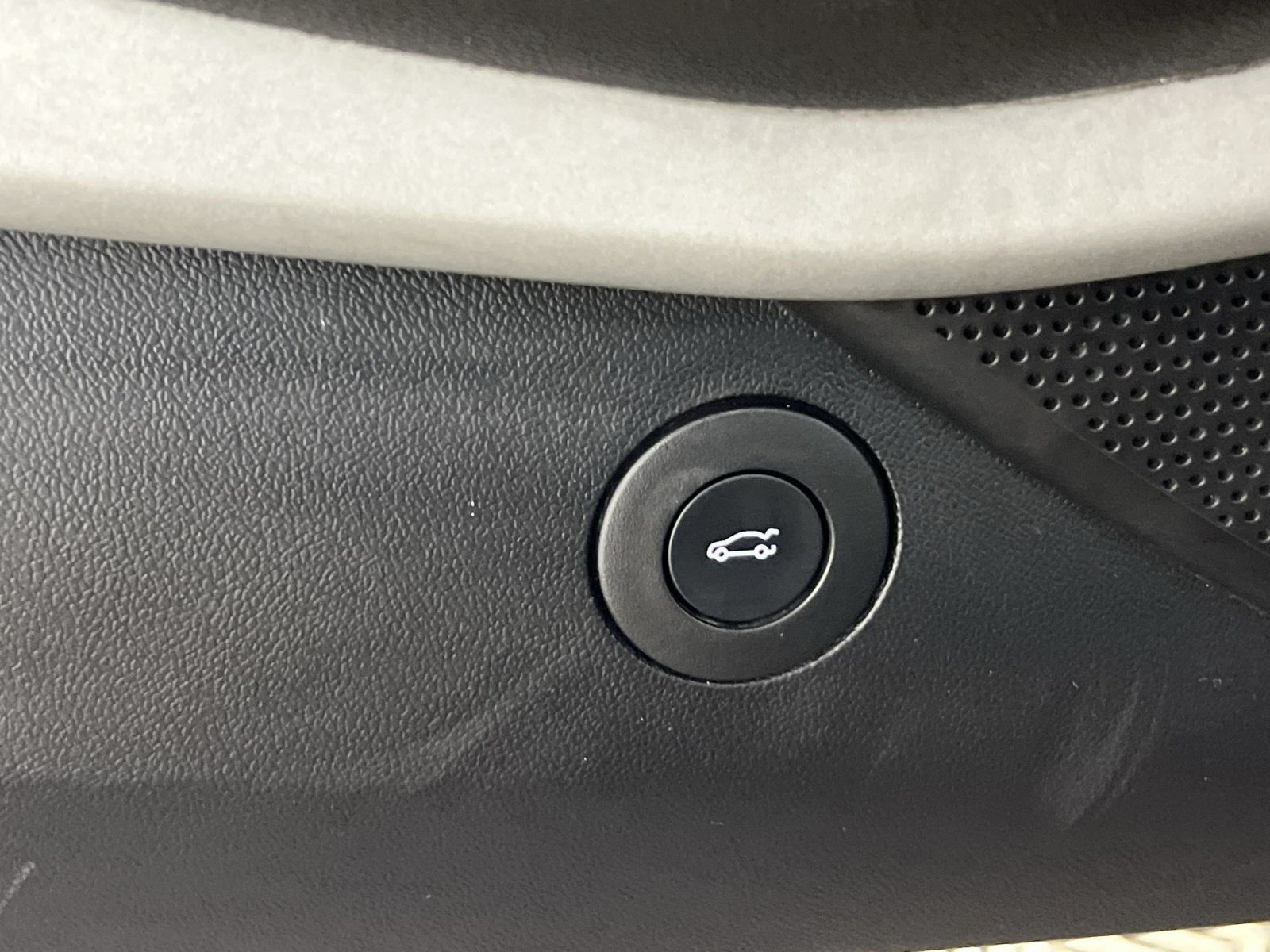Used 2021 Chevrolet Camaro LT RWD image 31