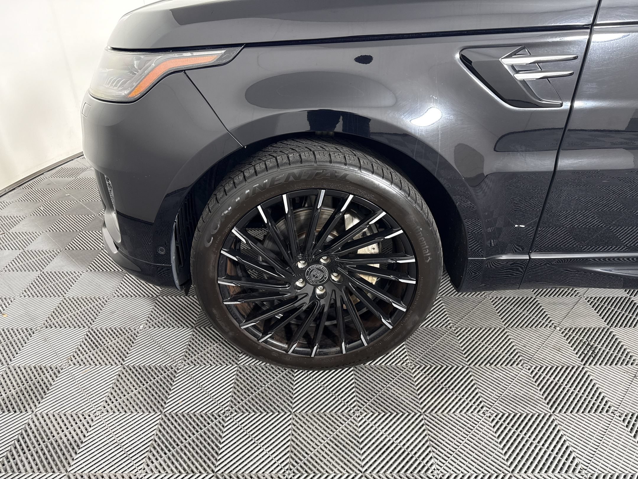 Used 2020 Land Rover Range Rover Sport HSE AWD/4WD image 12