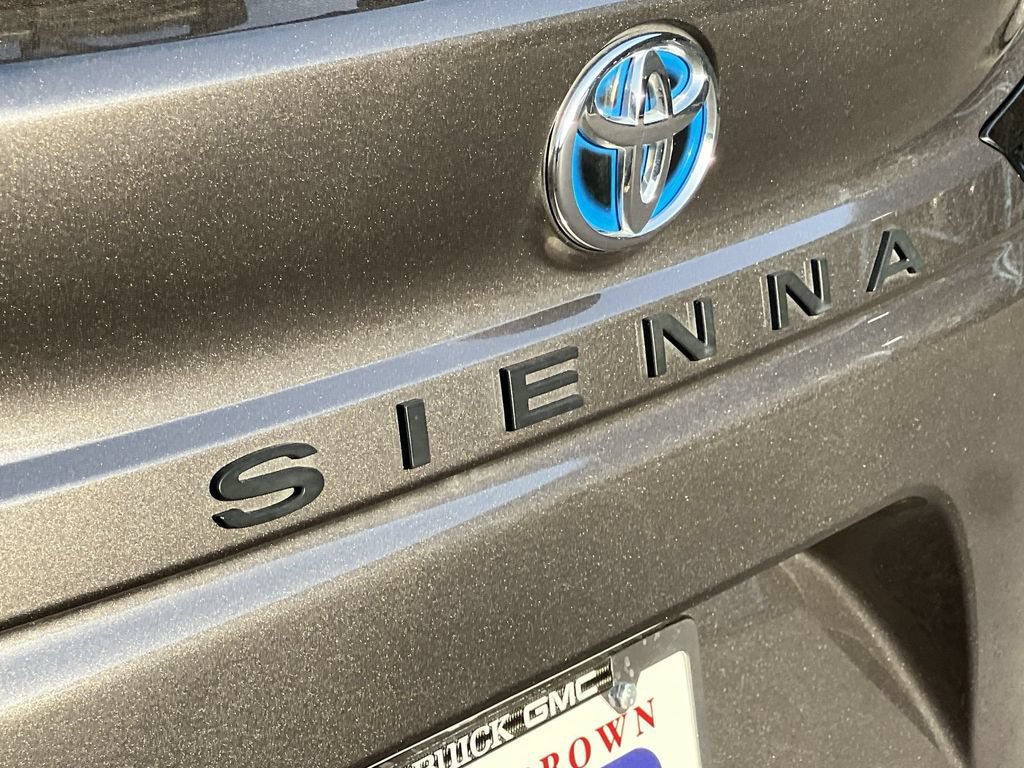 Used 2023 Toyota Sienna LE FWD image 29