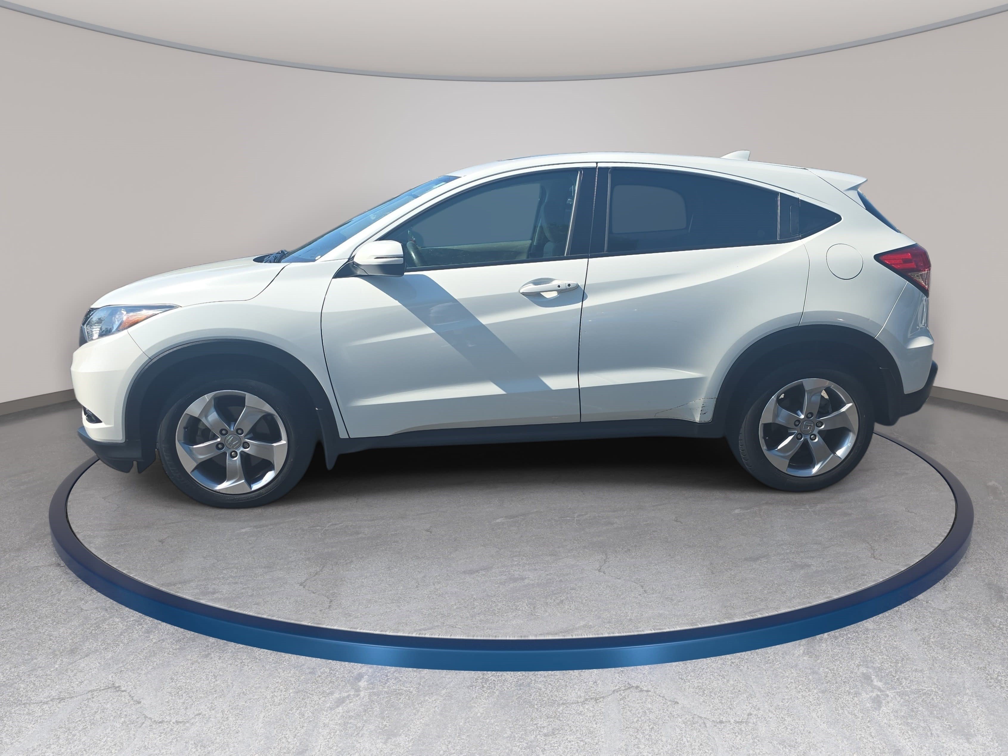 Used 2017 Honda HR-V EX image 8