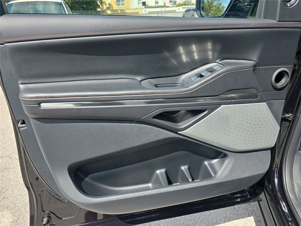 New 2025 Lincoln Navigator Black Label image 17