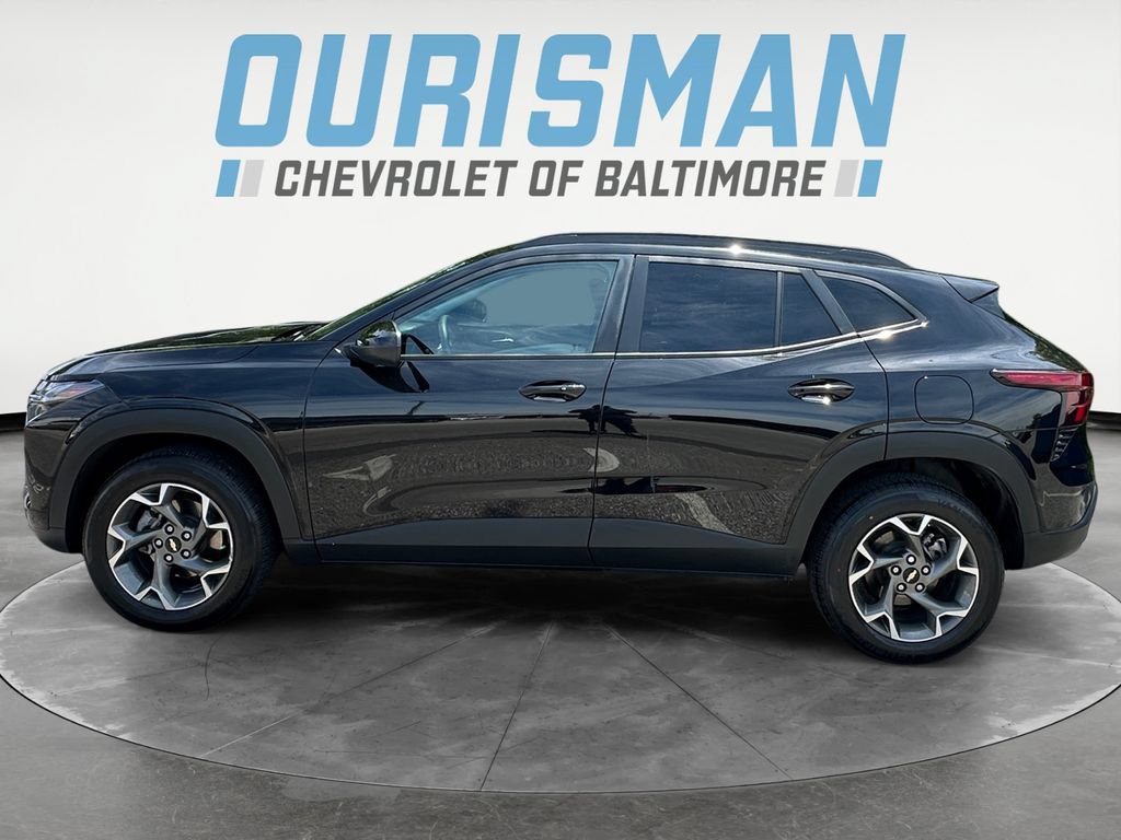 Used 2024 Chevrolet Trax LT w/ Driver Confidence Package FWD image 3