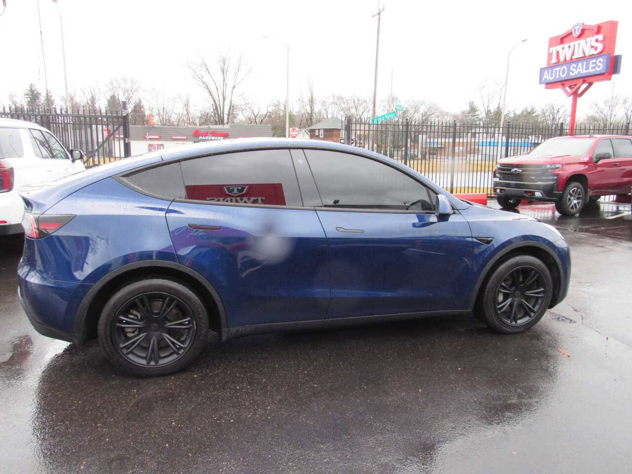 Used 2022 Tesla Model Y Long Range image 4