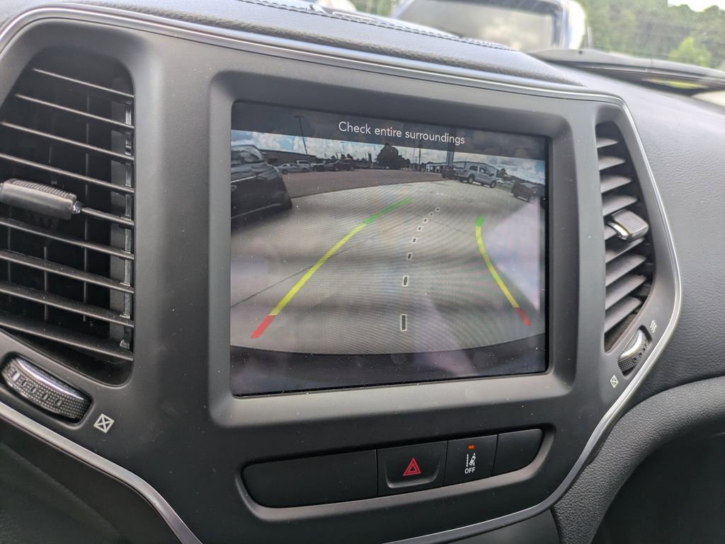 Used 2022 Jeep Cherokee Latitude Lux w/ Mopar Interior Package image 19