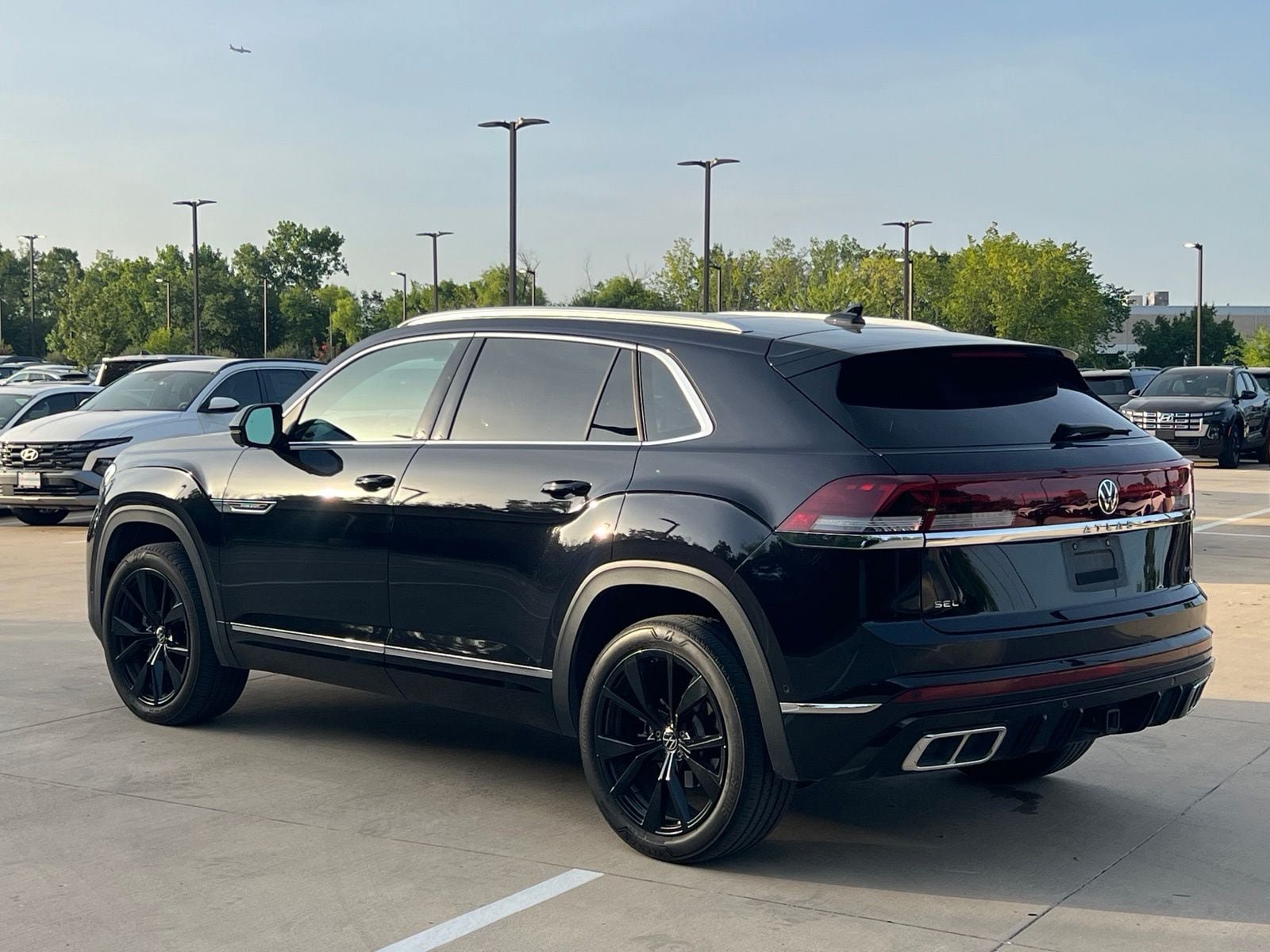 Used 2024 Volkswagen Atlas Cross Sport SEL Premium R-Line AWD/4WD image 10