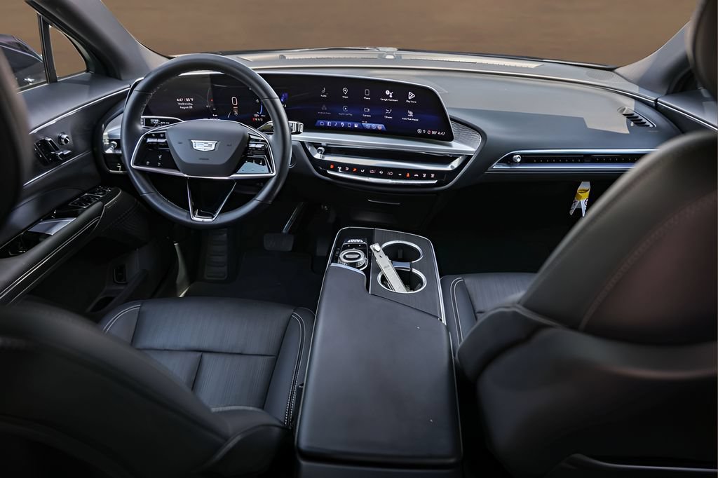 Certified 2024 Cadillac Lyriq Luxury AWD/4WD image 21