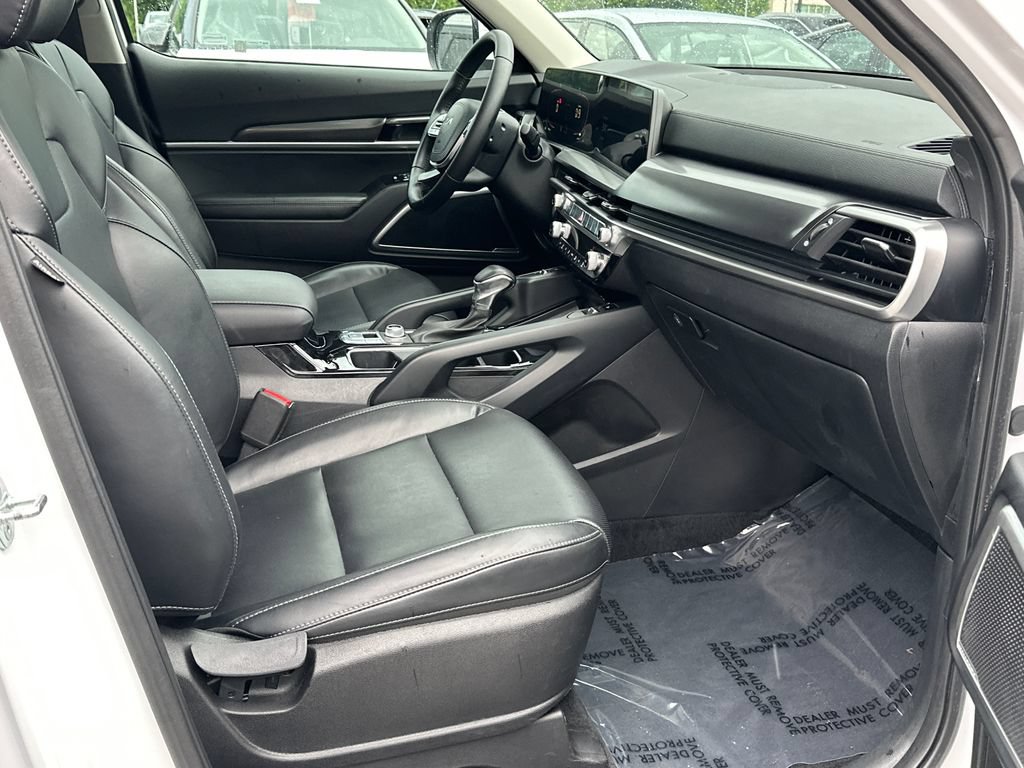 Certified 2023 Kia Telluride S w/ S Sunroof Package AWD/4WD image 12