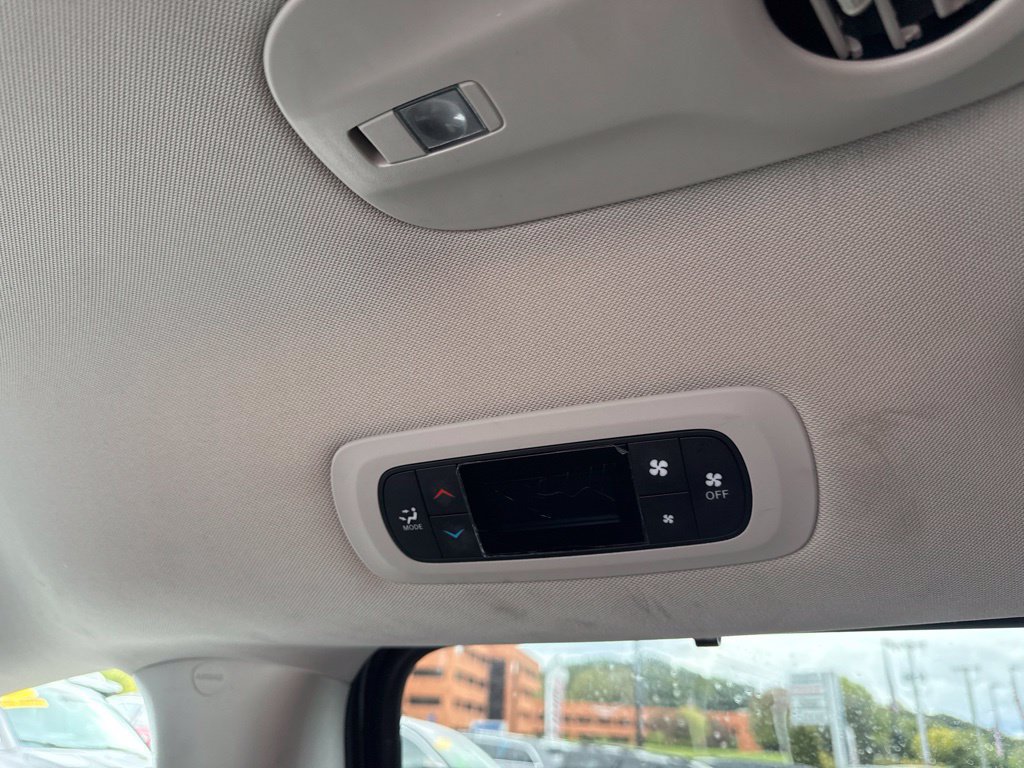 Used 2020 Chrysler Voyager Lxi FWD image 18