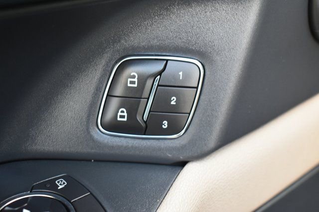 Used 2023 Ford Expedition Max XLT image 16