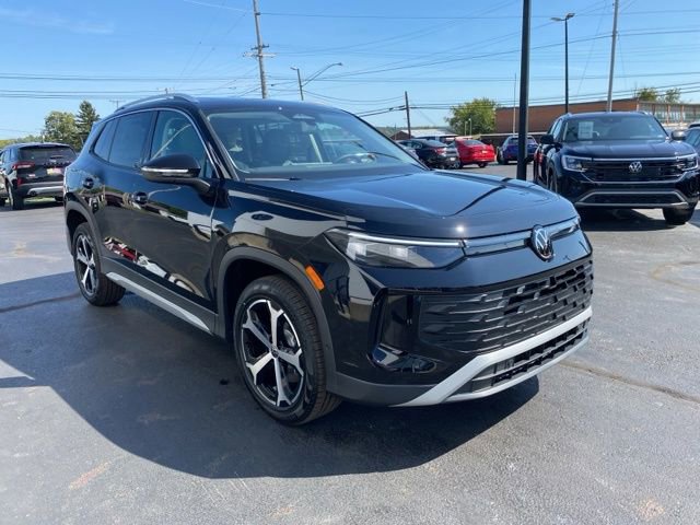 New 2025 Volkswagen Tiguan SE image 8