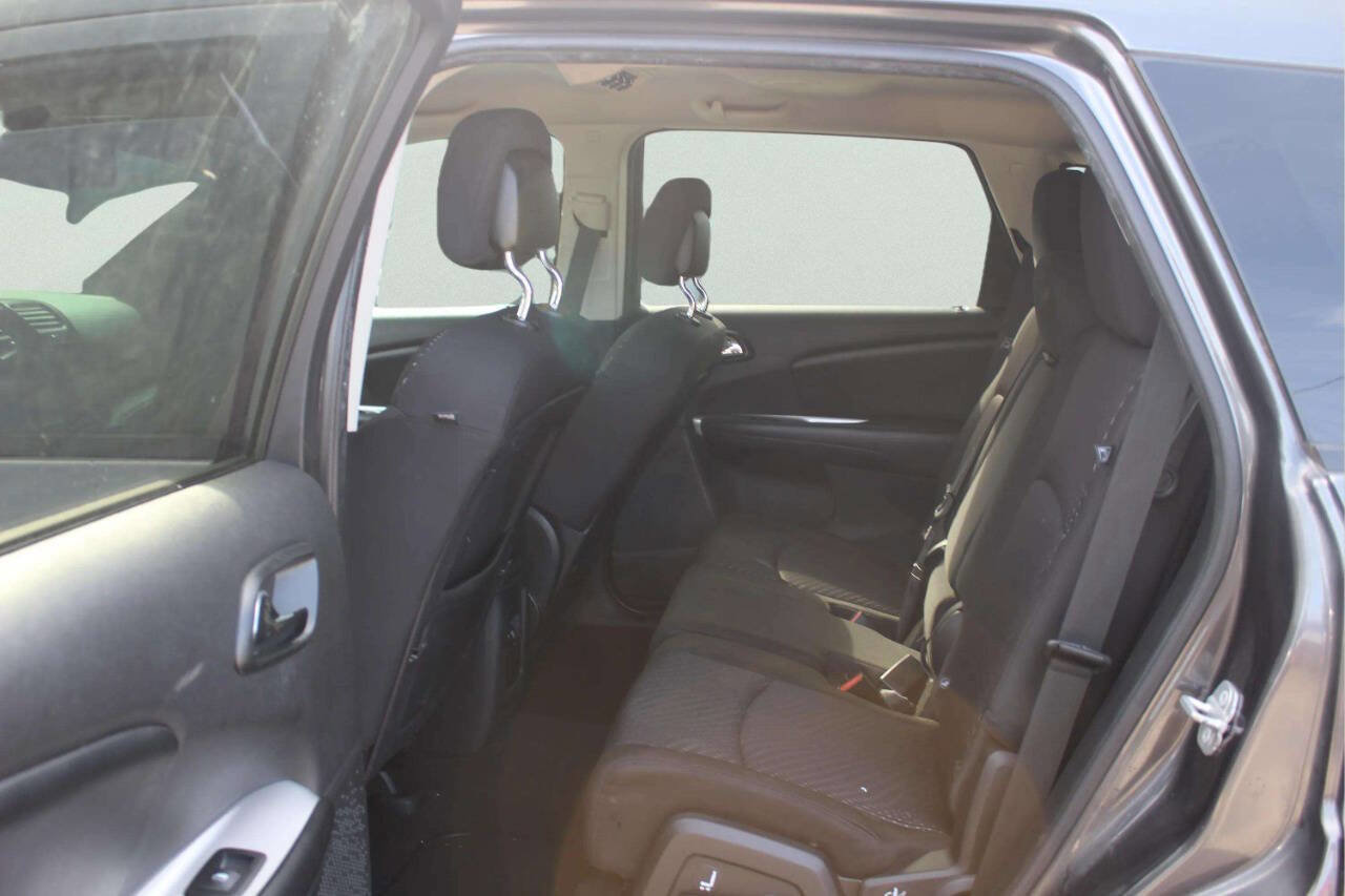 Used 2014 Dodge Journey SXT w/ Flexible Seating Group image 6