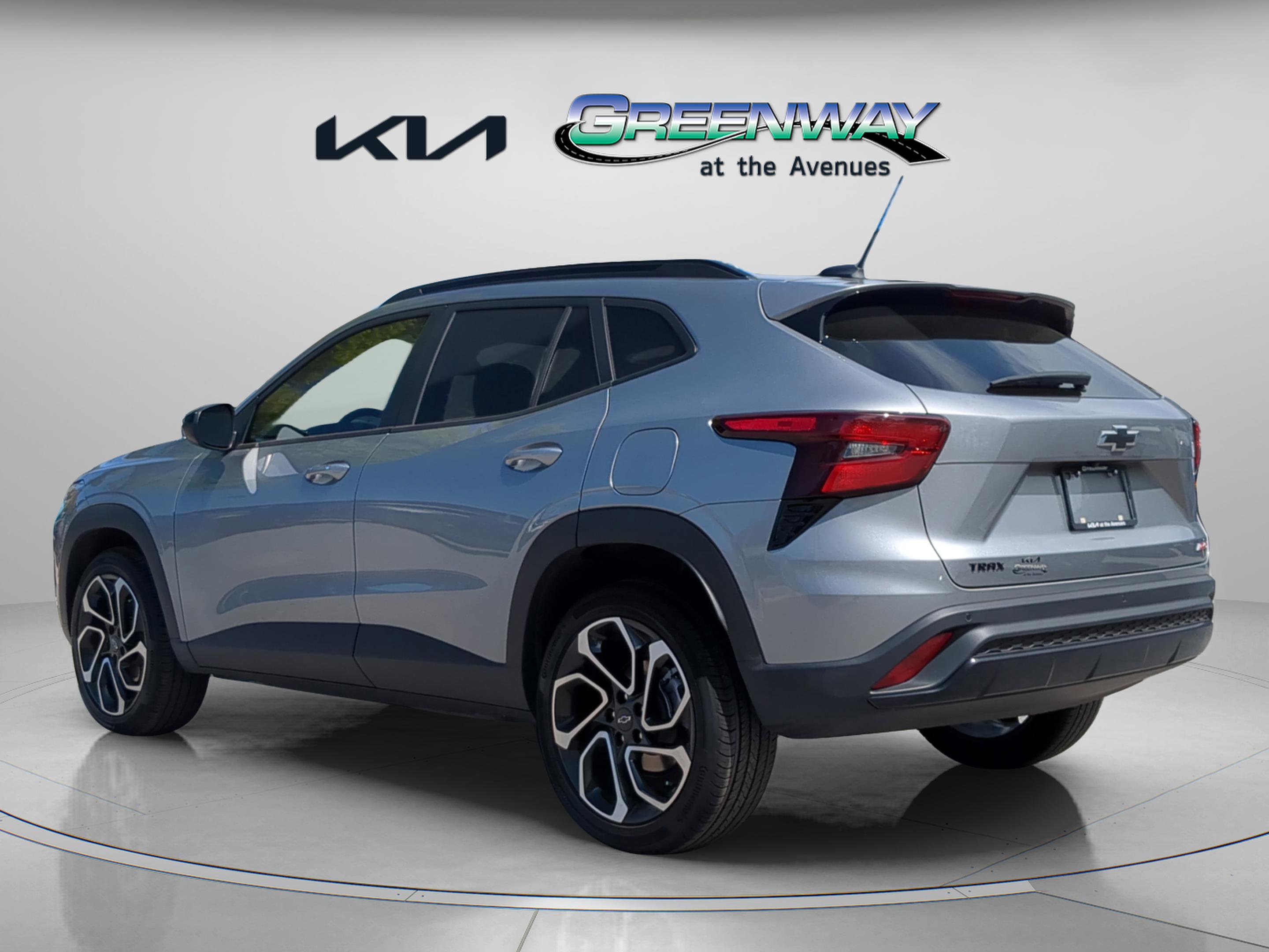 Used 2025 Chevrolet Trax RS w/ Driver Confidence Package FWD image 21