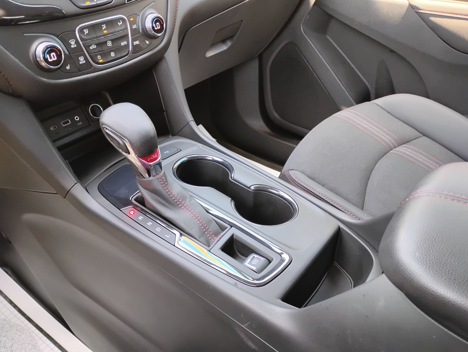 Used 2022 Chevrolet Equinox RS FWD image 21