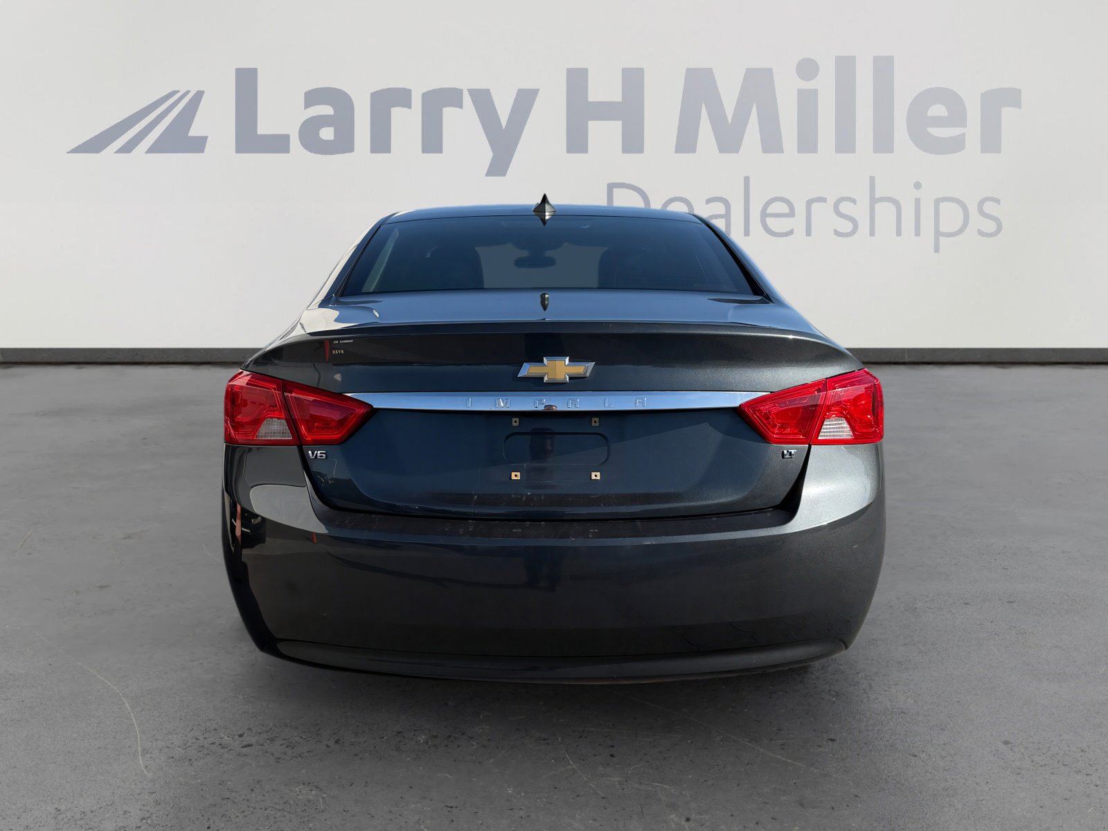Used 2018 Chevrolet Impala LT FWD image 4