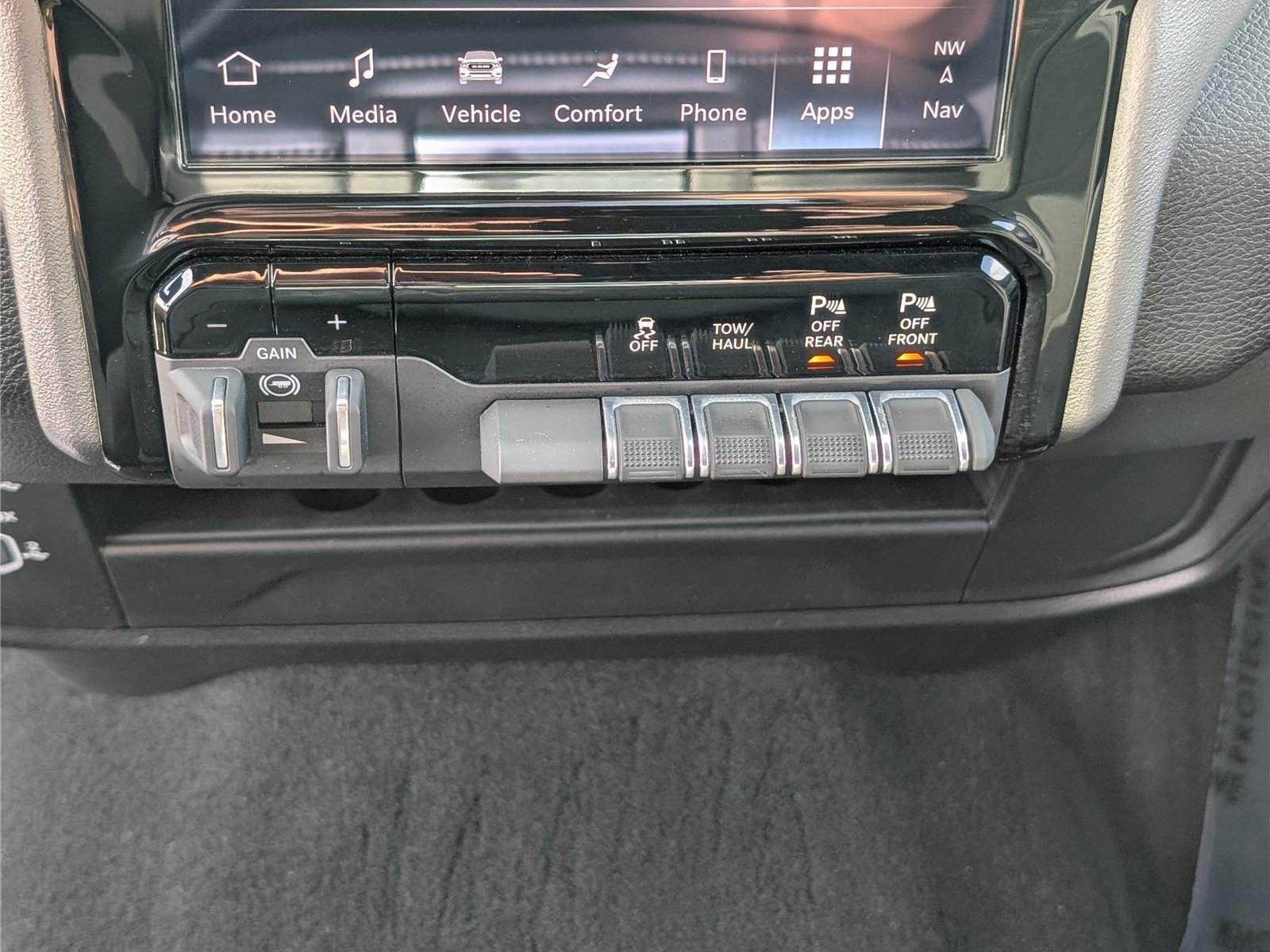 Used 2025 RAM 2500 Big Horn AWD/4WD image 28
