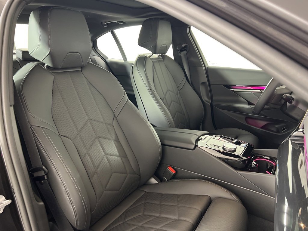 Used 2026 BMW i5 eDrive40 w/ Premium Package image 38