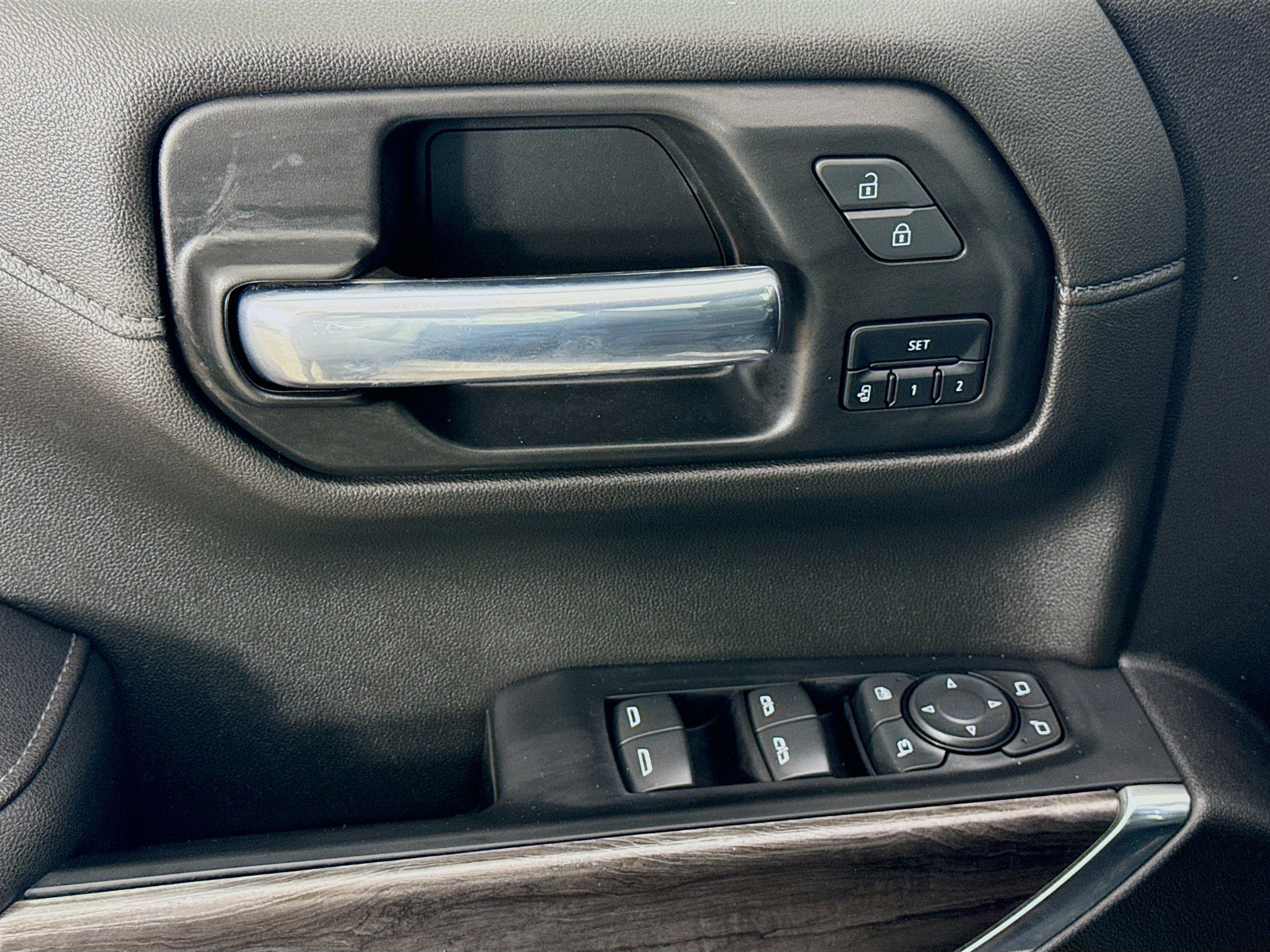 Used 2022 Chevrolet Silverado 1500 LTZ RWD image 18
