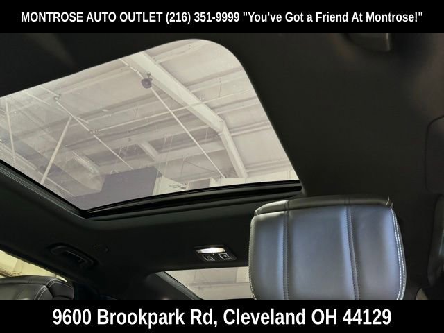 New 2024 Land Rover Discovery Dynamic SE image 21