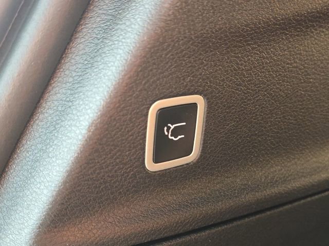 Used 2025 Chrysler Pacifica Limited FWD image 12