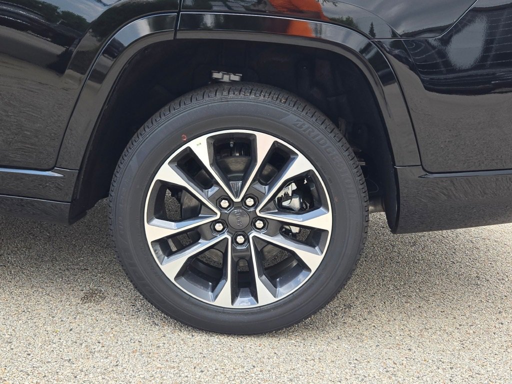 New 2025 Jeep Grand Cherokee L Overland w/ Trailer Tow Package image 16