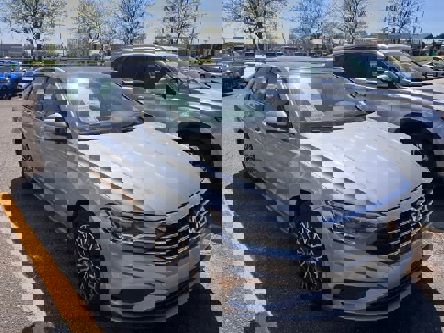 Used 2020 Volkswagen Jetta SE w/ SE Cold Weather Package FWD image 1