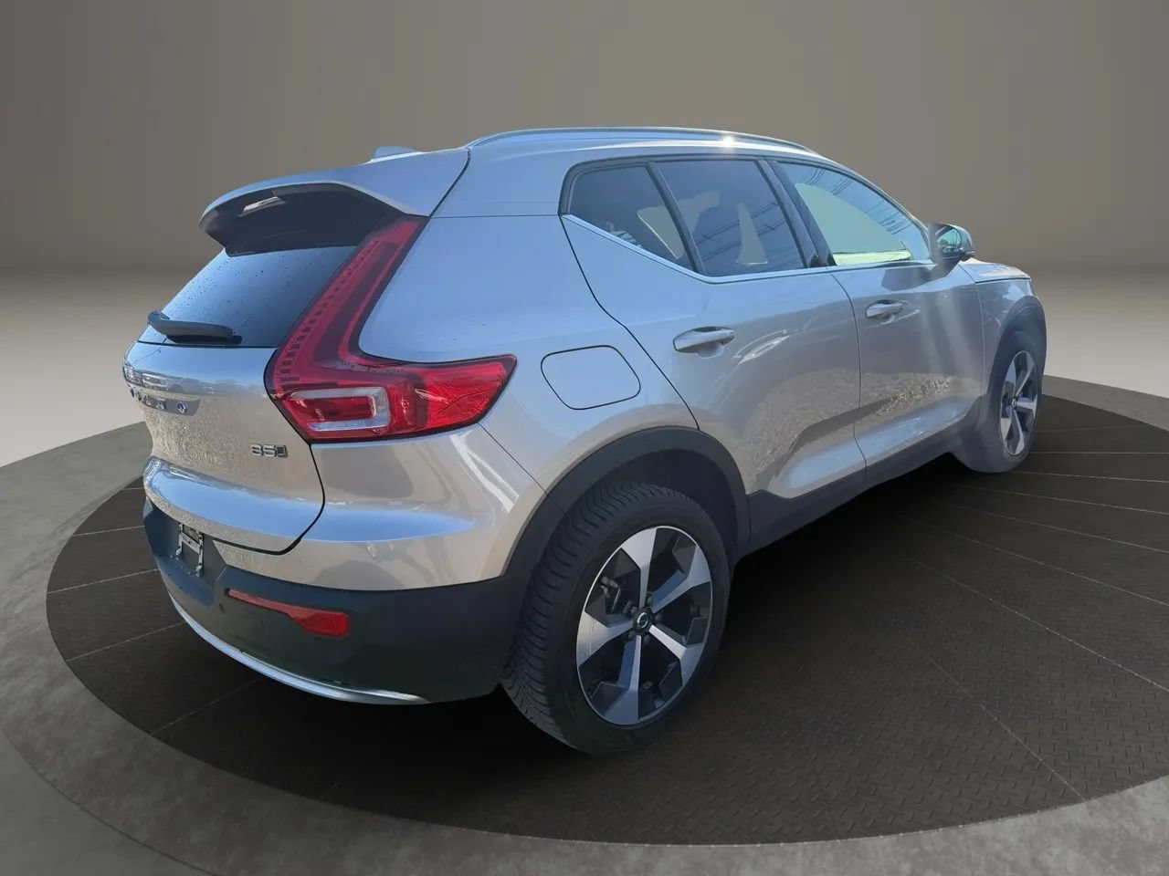 Used 2024 Volvo XC40 B5 Plus AWD/4WD image 5
