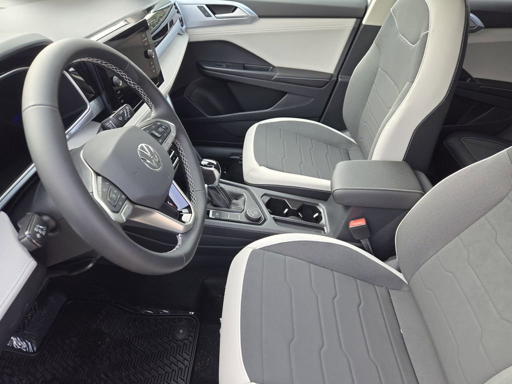 New 2026 Volkswagen Taos SE image 11
