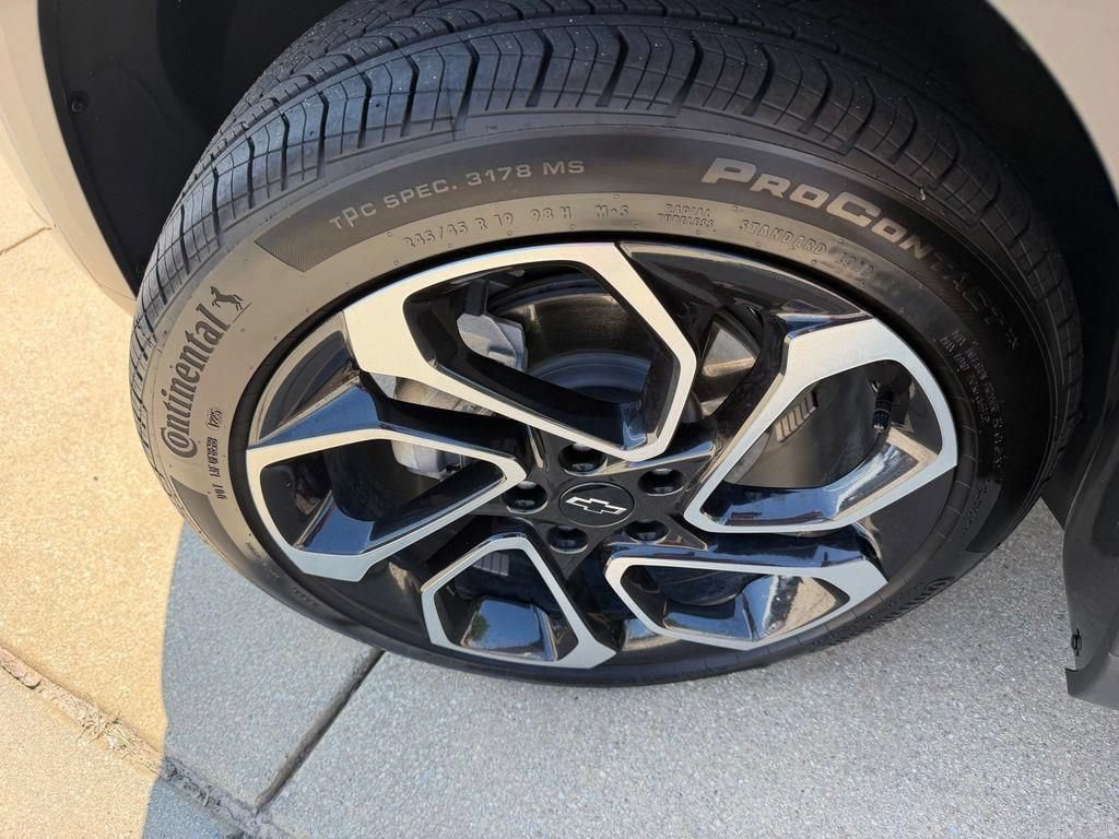 Used 2026 Chevrolet Trax RS w/ Sunroof Package FWD image 24