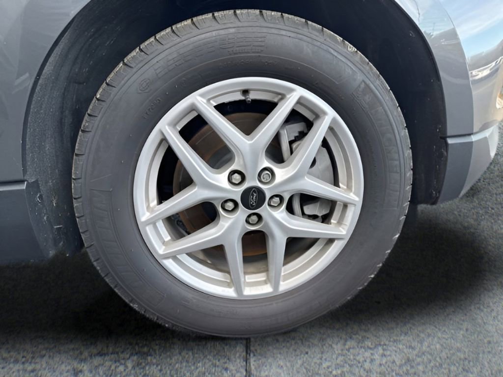 Used 2024 Ford Edge SEL w/ Convenience Package image 9