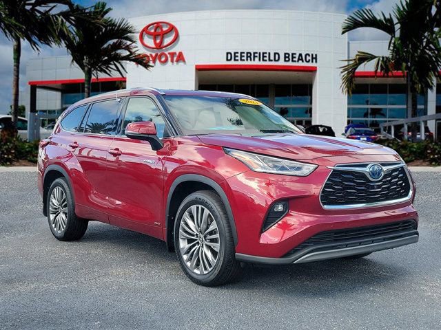 Certified 2021 Toyota Highlander Platinum AWD/4WD image 1