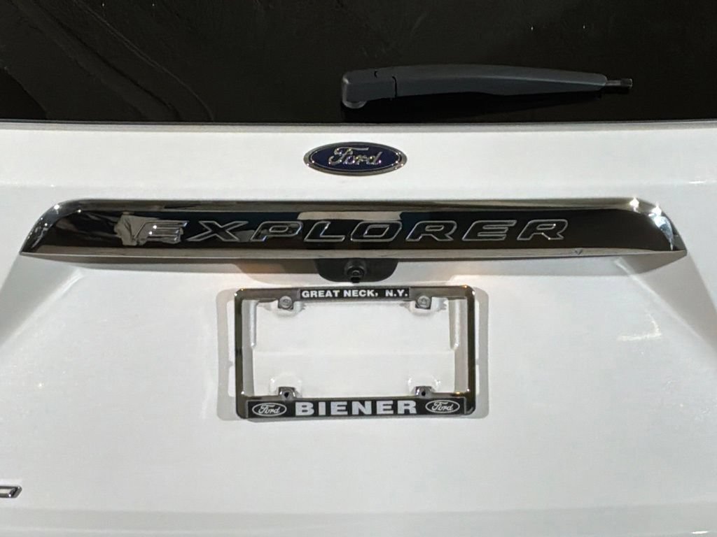Used 2023 Ford Explorer Limited w/ Limited Technology Package AWD/4WD image 26