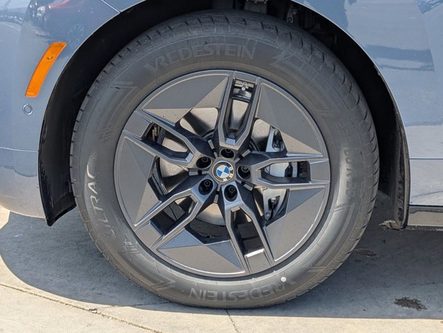 Used 2026 BMW iX xDrive60 w/ Premium Package AWD/4WD image 25