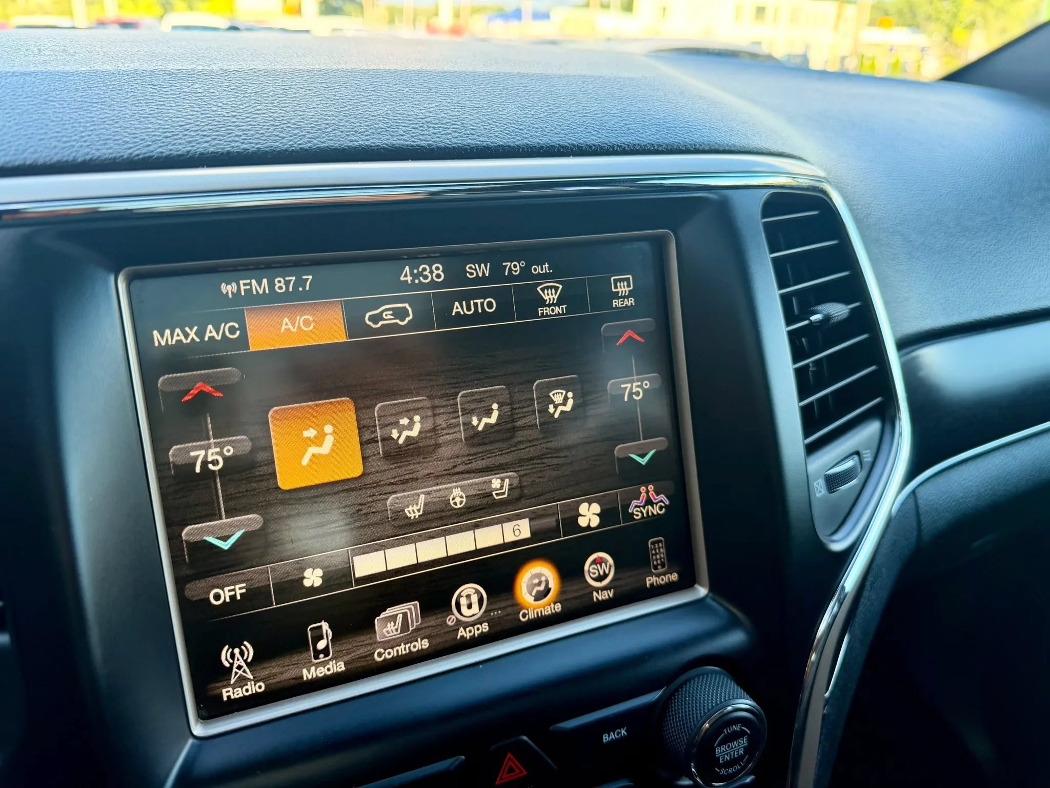 Used 2014 Jeep Grand Cherokee Limited w/ Luxury Group II AWD/4WD image 13
