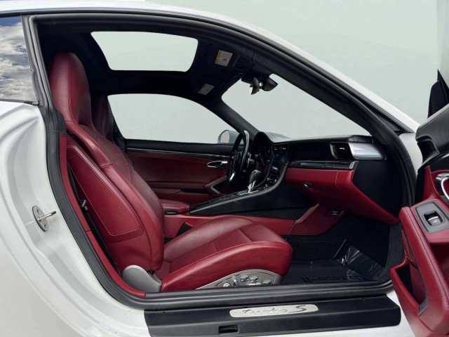 Used 2017 Porsche 911 Turbo S image 40